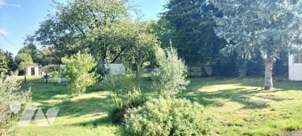 A seulement 3 min de MELLE! Plain-pied de 1991 offrant 118m² habitables + véranda 25m². Entrée,...