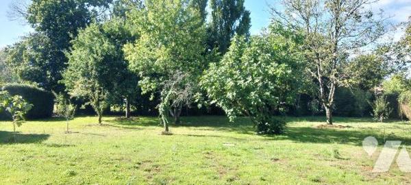 A seulement 3 min de MELLE! Plain-pied de 1991 offrant 118m² habitables + véranda 25m². Entrée,...