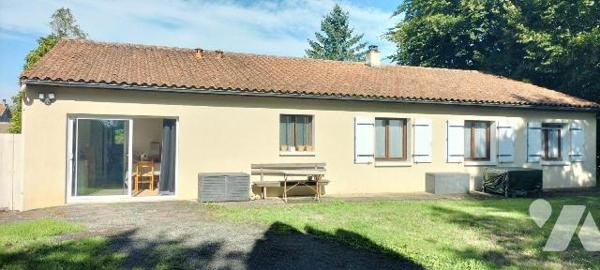 A seulement 3 min de MELLE! Plain-pied de 1991 offrant 118m² habitables + véranda 25m². Entrée,...