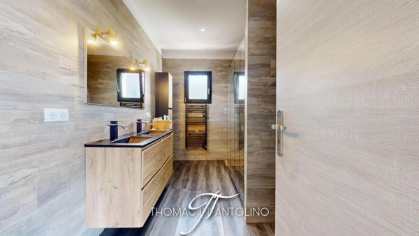 EN EXCLUSIVITE - PLAIN PIED - 3 CHAMBRES DONT UNE SUITE - STUDIO - 2 CHAMBRES D'APPOINT - GARAGE - PISCINE