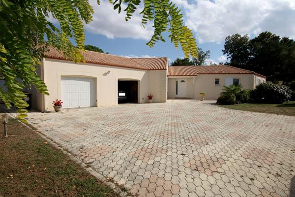 Maison de plain-pied, Fors 7 pièce(s) 192 m2