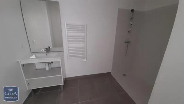 Appartement à louer 1 pièce 26.9m² Nîmes (30000)