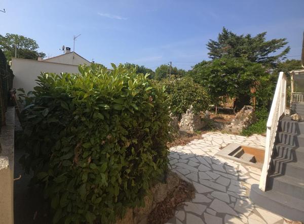 CAPENDU :  MAISON A PETIT PRIX ET GRAND TERRAIN  !