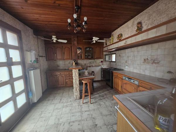 CAPENDU :  MAISON A PETIT PRIX ET GRAND TERRAIN  !