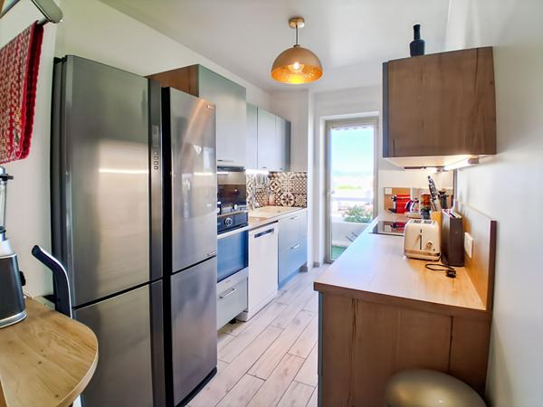 Cannes, Basse-Californie, Appartement de 2 pièces de 59.88 m2 avec terrasse, cave, parking