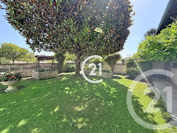 Maison à vendre  7 pièces - 177 m 2   SEGONZAC  - 16