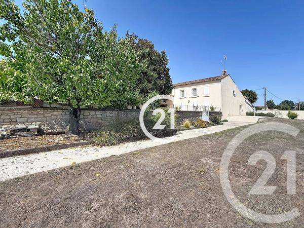 Maison à vendre  7 pièces - 177 m 2   SEGONZAC  - 16