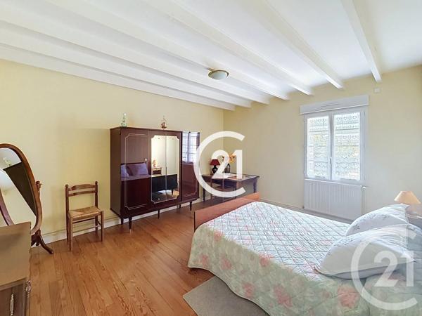Maison à vendre  7 pièces - 177 m 2   SEGONZAC  - 16