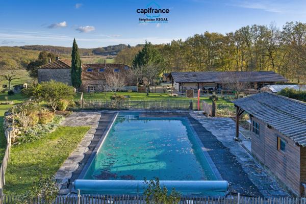 Propriété à vendre 8 pièces, propriété de 220m2 chalet - boxes à chevaux - dépendances sur 7ha de terrain