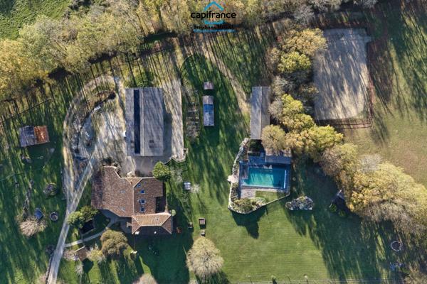 Propriété à vendre 8 pièces, propriété de 220m2 chalet - boxes à chevaux - dépendances sur 7ha de terrain