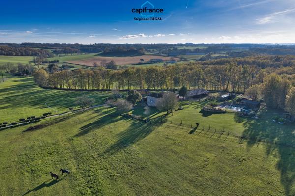 Propriété à vendre 8 pièces, propriété de 220m2 chalet - boxes à chevaux - dépendances sur 7ha de terrain