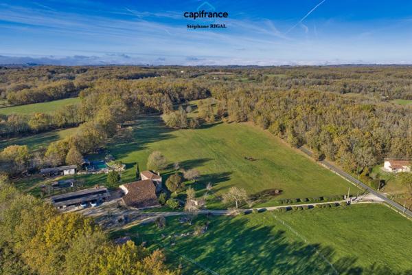 Propriété à vendre 8 pièces, propriété de 220m2 chalet - boxes à chevaux - dépendances sur 7ha de terrain