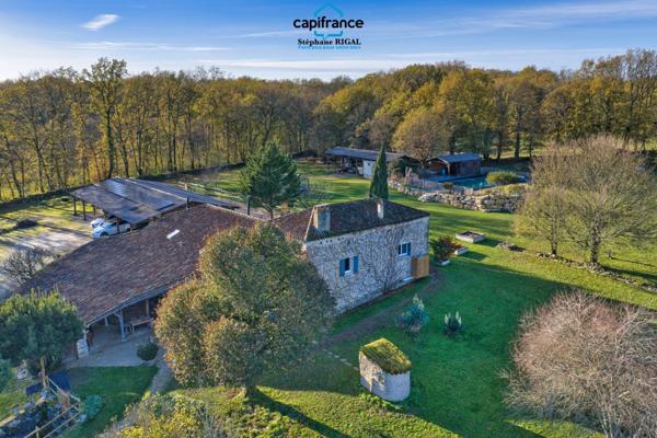 Propriété à vendre 8 pièces, propriété de 220m2 chalet - boxes à chevaux - dépendances sur 7ha de terrain