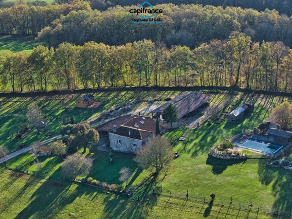 Propriété à vendre 8 pièces, propriété de 220m2 chalet - boxes à chevaux - dépendances sur 7ha de terrain