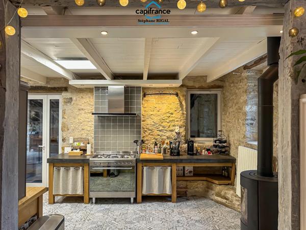 Propriété à vendre 8 pièces, propriété de 220m2 chalet - boxes à chevaux - dépendances sur 7ha de terrain