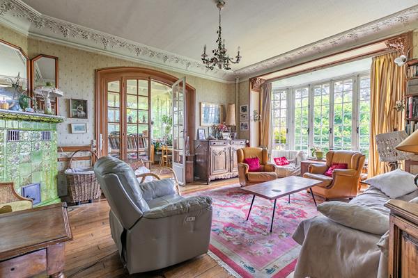 Villa avec vue, piscine et parc arboré, dépendances et maison de gardien à Coye la forêt
