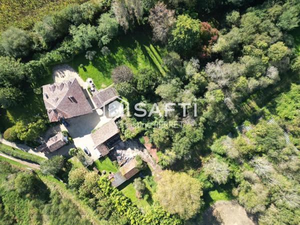 Maison de Maitre du XVIII siècle sur 8000 m2 terrain