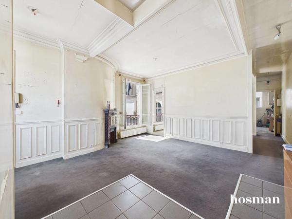 Découvrez cet appartement 3 / 4 pièces de 60 m², à rénover, idéalement situé au 5ème étage sans ascenseur.
