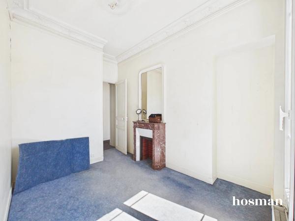 Découvrez cet appartement 3 / 4 pièces de 60 m², à rénover, idéalement situé au 5ème étage sans ascenseur.