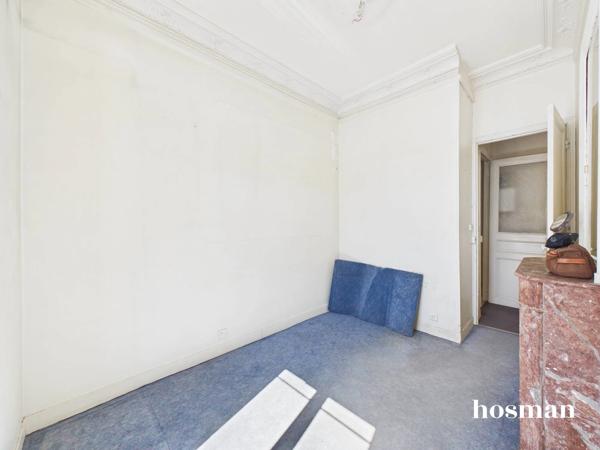 Découvrez cet appartement 3 / 4 pièces de 60 m², à rénover, idéalement situé au 5ème étage sans ascenseur.