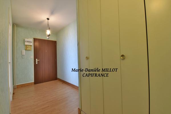 Appartement Spacieux et lumineux de 88 m² 4 pièces au Montmorency II – 6e étage avec balcon à LAVAL (53)