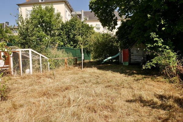 MAISON DE VILLE, RENOVEE, AVEC JARDIN