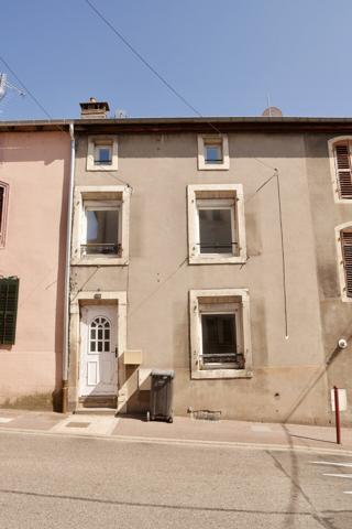 MAISON DE VILLE, RENOVEE, AVEC JARDIN