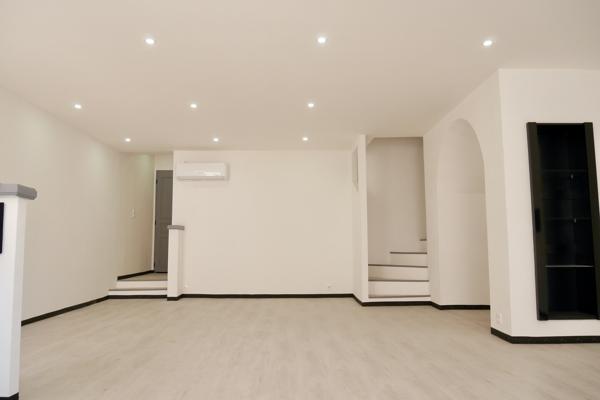 MAISON DE VILLE, RENOVEE, AVEC JARDIN