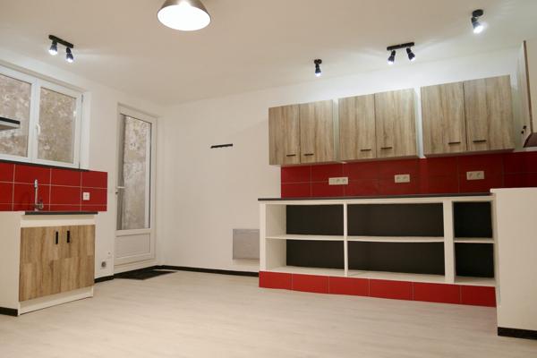 MAISON DE VILLE, RENOVEE, AVEC JARDIN