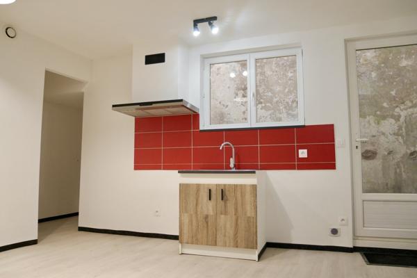MAISON DE VILLE, RENOVEE, AVEC JARDIN
