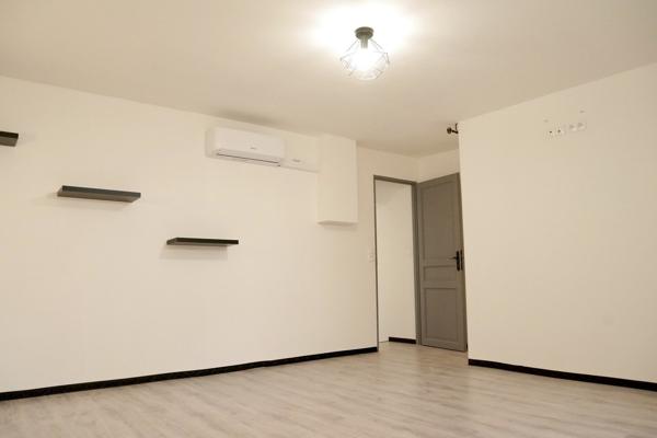 MAISON DE VILLE, RENOVEE, AVEC JARDIN