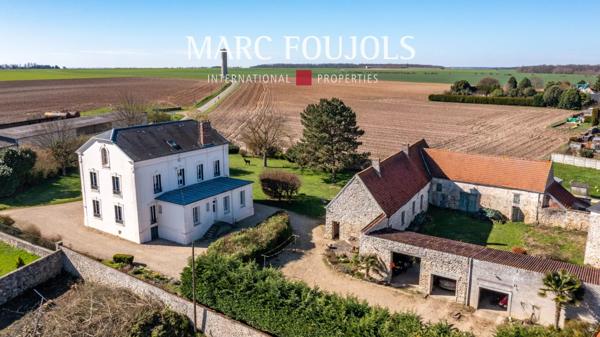 Maison de maitre avec dépendances