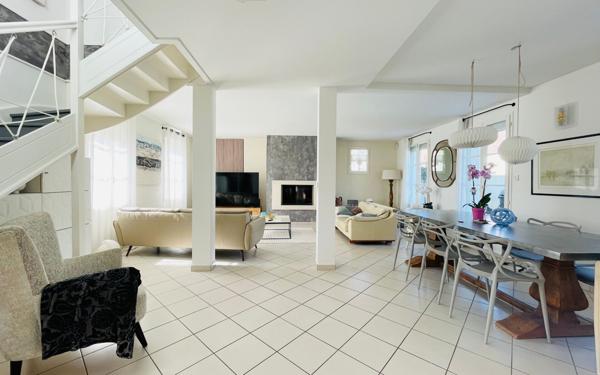 Maison à vendre    5 pièces • 140 m2 Magny-le-Hongre