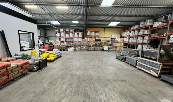 A LOUER : BATIMENT D'ACTIVITÉS DE 625 M² - ZONE NORD DU MANS