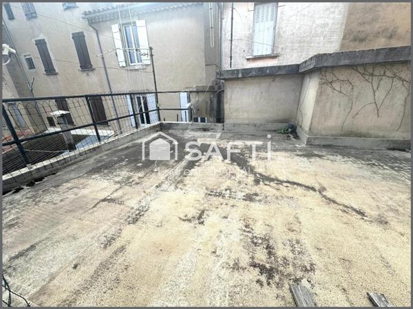 Immeuble avec gros potentiel.