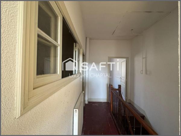 Immeuble avec gros potentiel.