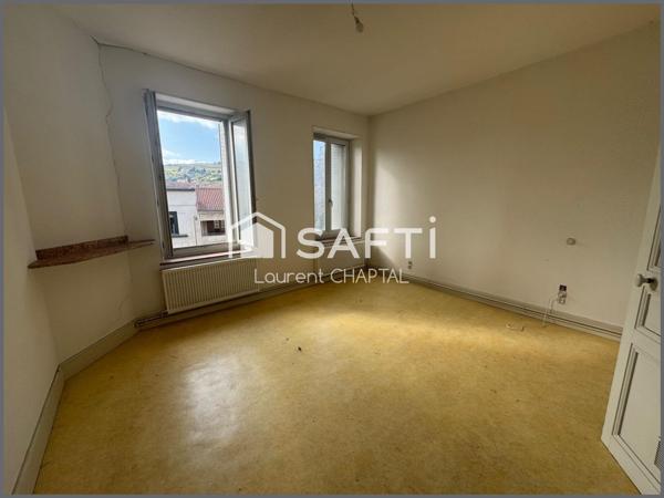 Immeuble avec gros potentiel.