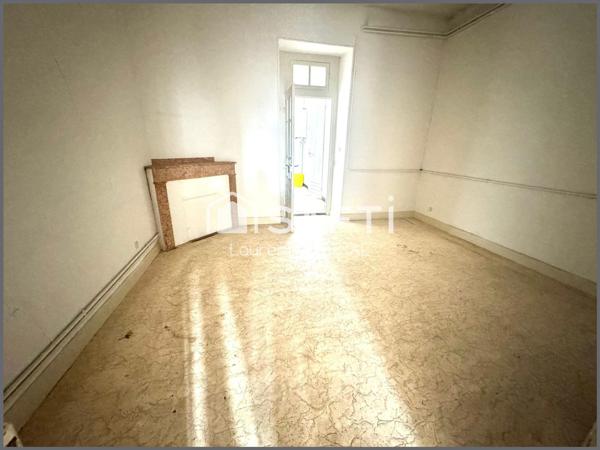 Immeuble avec gros potentiel.