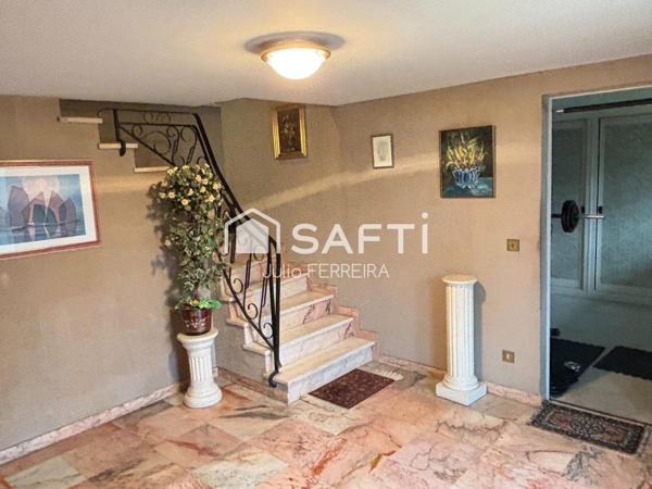 PAVILLON FAMILIALE DANS LE SECTEUR VILLAGE PARISIEN