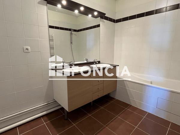 Location Appartement 4 pièces 100.94 m² - 4 PROMENADE DES SQUARES Herouville Saint Clair 14200