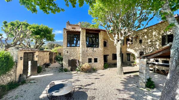 A vendre - Propriété du début du XVIème siècle - Sud Luberon