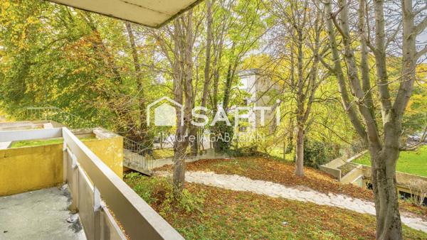 Beau 3 pièces traversant avec 2 balcons, cave et stationnement