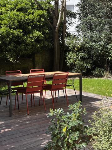 Face mer et jardin, garage.