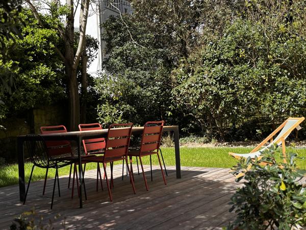 Face mer et jardin, garage.