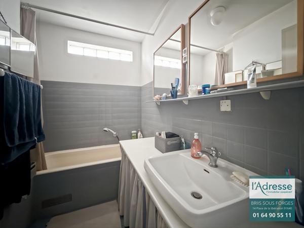 Maison LA VILLE DU BOIS 6 pièces 110 m²