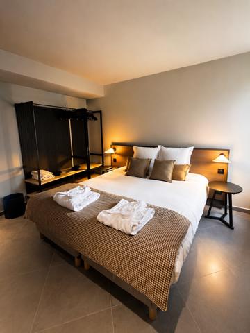 Appartement
         5 pièces
        - 184 m² Bien prestige 1 791 000 € *