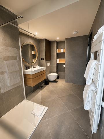 Appartement
         5 pièces
        - 184 m² Bien prestige 1 791 000 € *