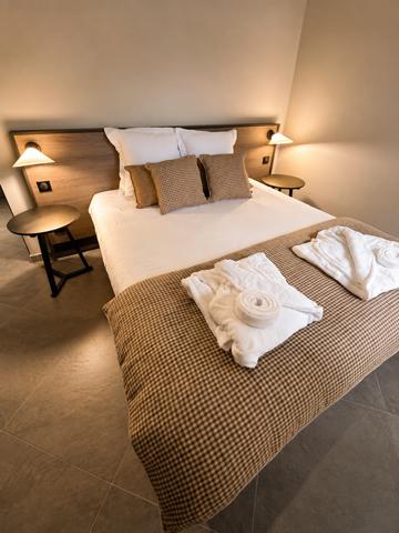 Appartement
         5 pièces
        - 184 m² Bien prestige 1 791 000 € *