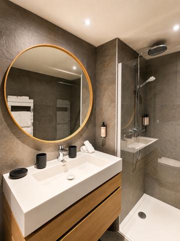 Appartement
         5 pièces
        - 184 m² Bien prestige 1 791 000 € *