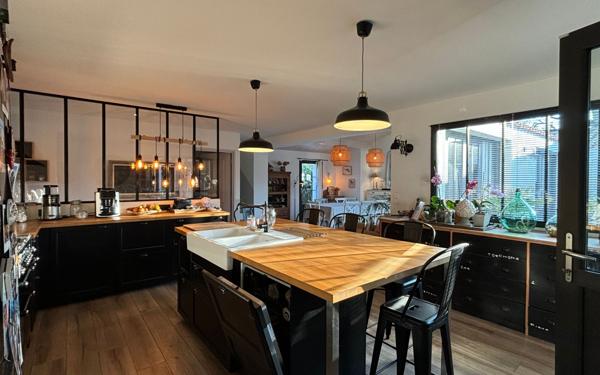 Maison à vendre    7 pièces •  Saint-Pierre-d'Oléron